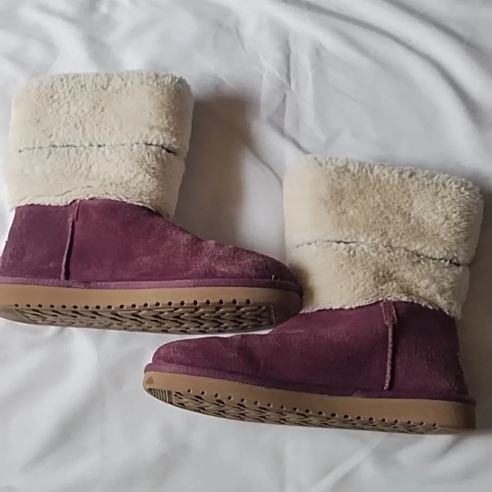 Koolaburra Ugg Boots SzW8 Dezi Short Mid Calf Plush Faux Fur Suede Plum
